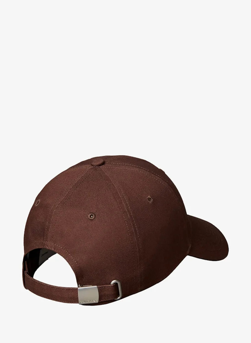 كالفن كلاين قبعة ذروة منحنية بشعار